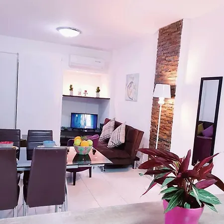 Family Comfort 2 Bdrm Apts Near The Sea Apartment