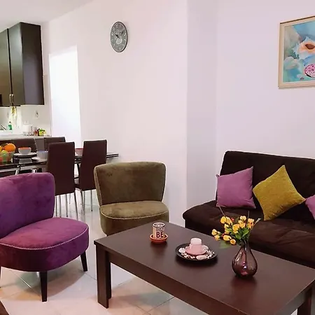 Apartment Family Comfort 2 Bdrm Apts Near The Sea *